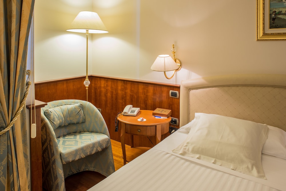 Classic Double or Twin Room - Photo 3