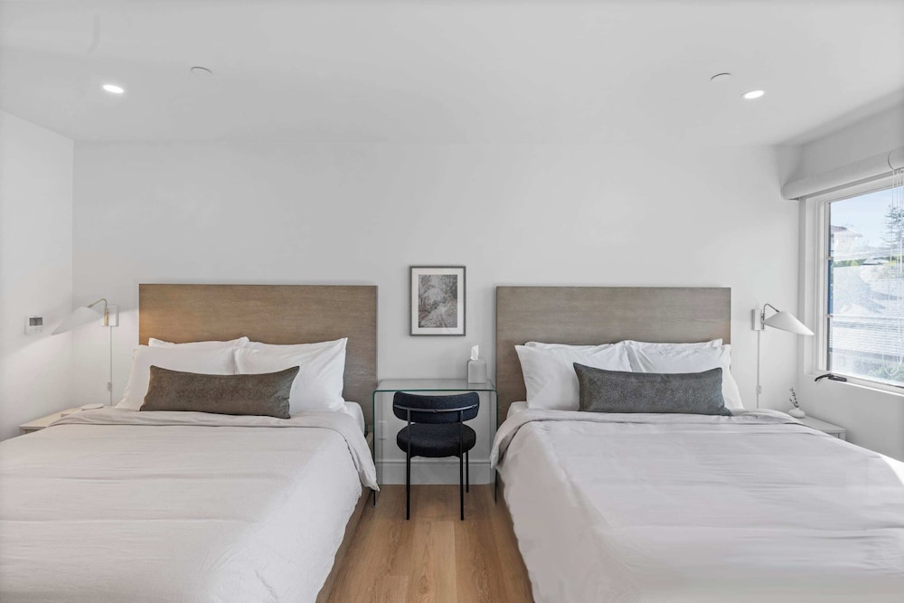 Executive Studio Suite, 2 Queen Beds, Kitchenette