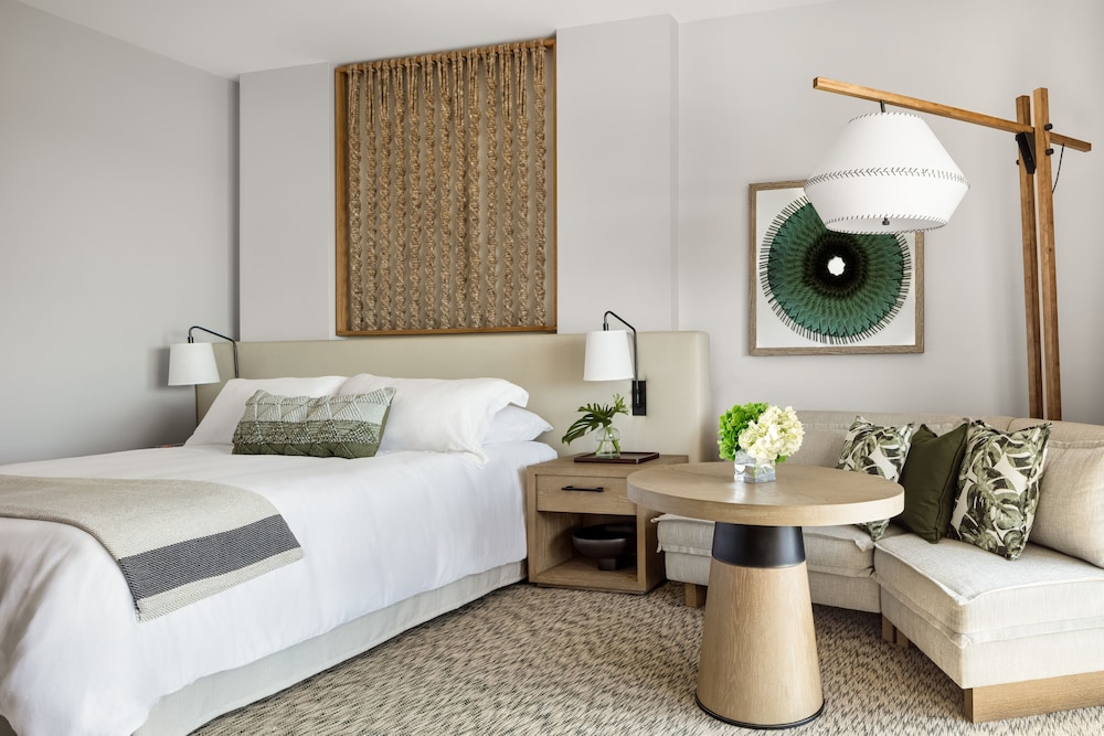 Room, 1 King Bed, Mountain View