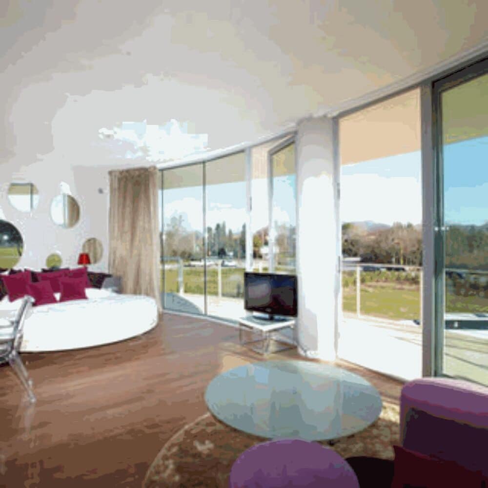 Suite - Photo 2