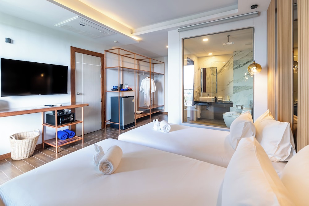 Premium Family Suite - Photo 14