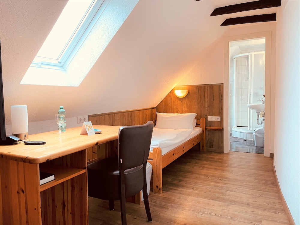 Single Room photo 2
