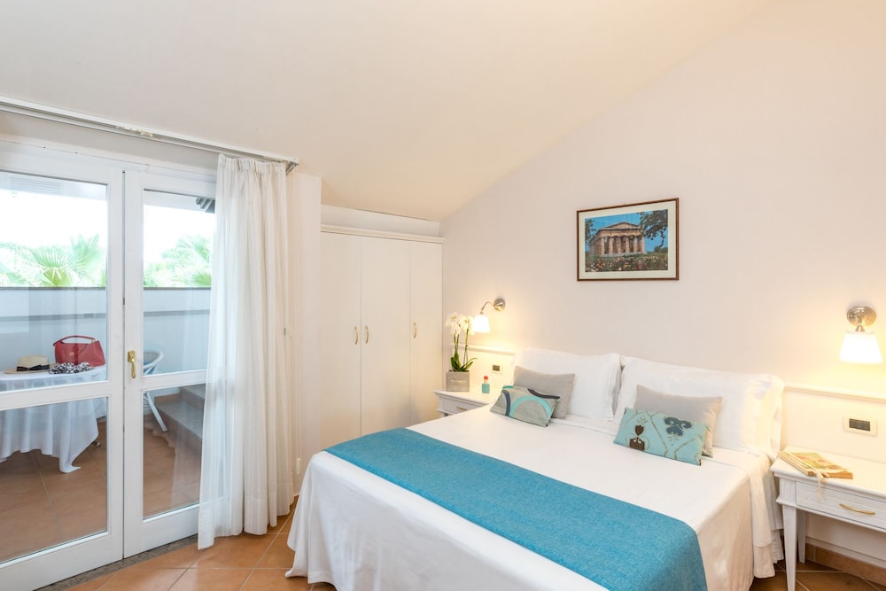 Basic Triple Room, Tower (Park) - Photo 1