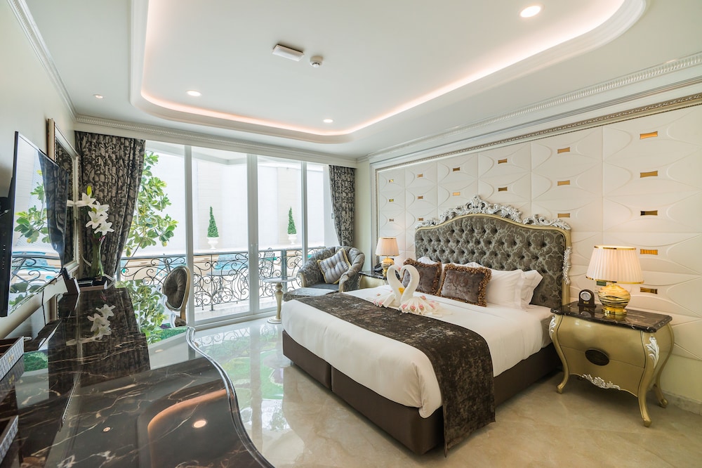 Deluxe Room with Pool Access