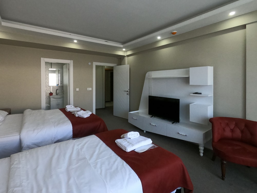 Economy Triple Room photo 1