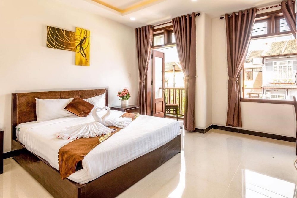 Deluxe Room - Photo 9