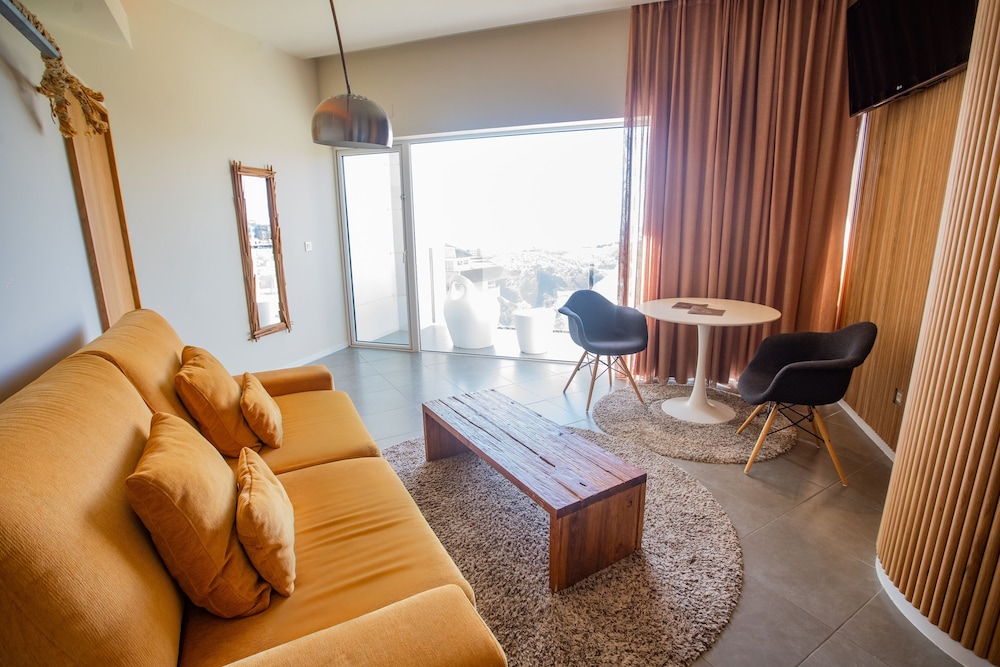 Suite, 1 Bedroom - Photo 3