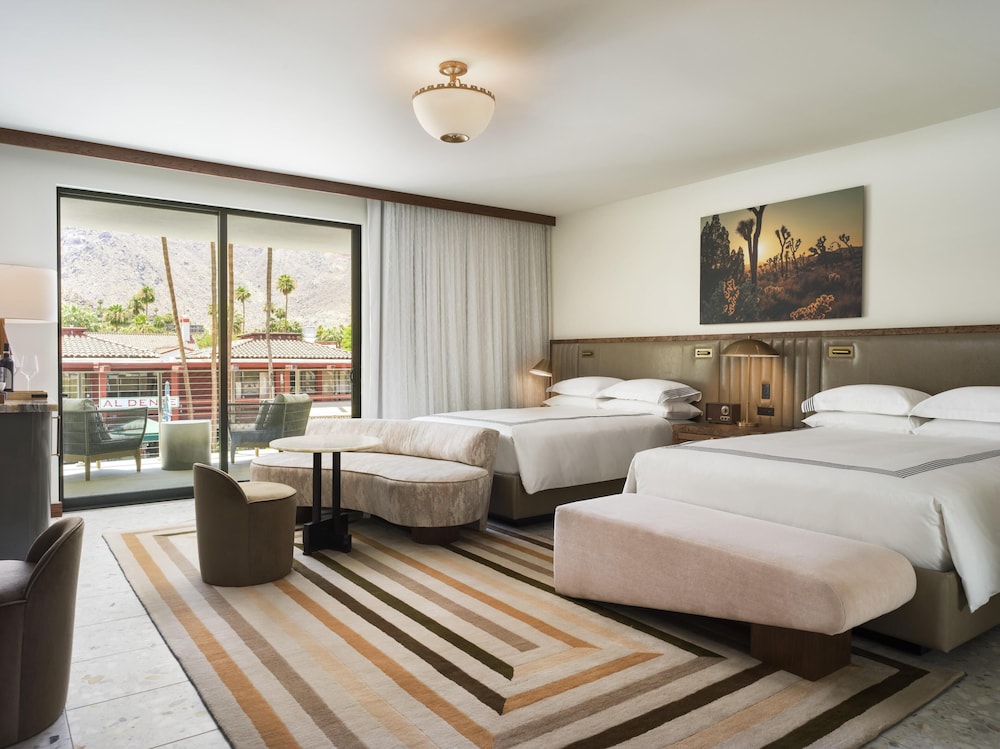 Room, 2 Queen Beds, Roll-in Shower, Balcony - Photo 1