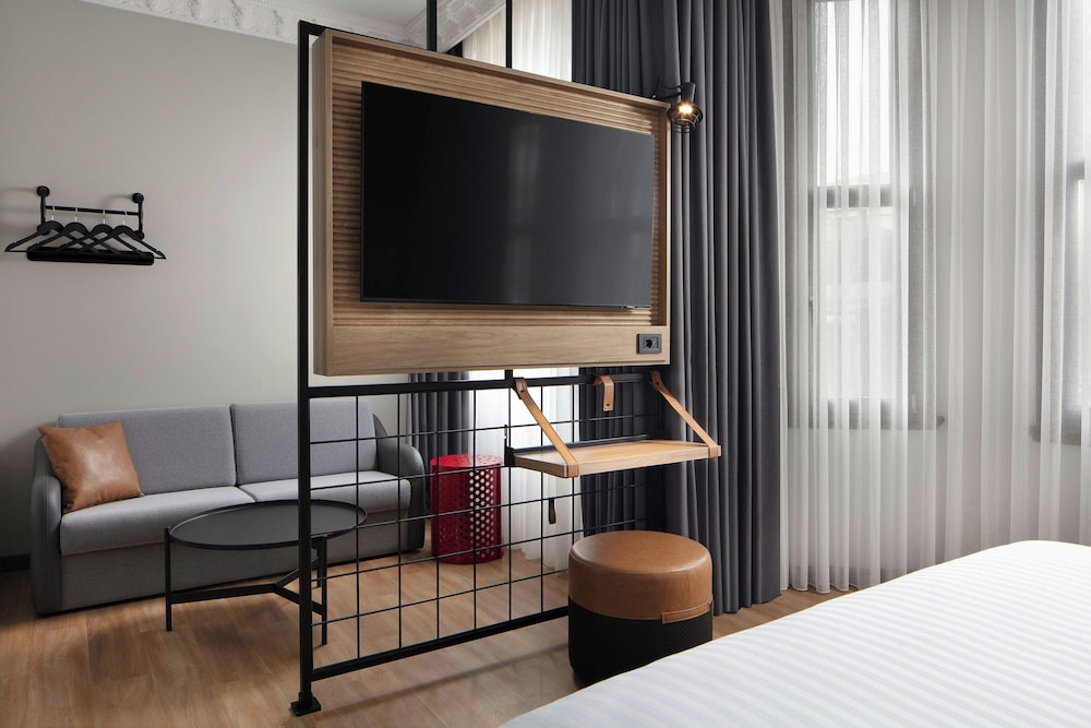 Room, 1 Queen Bed with Sofa bed, City View