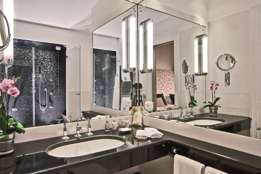 Junior Suite (Superior, Side Sea View) - Photo 6