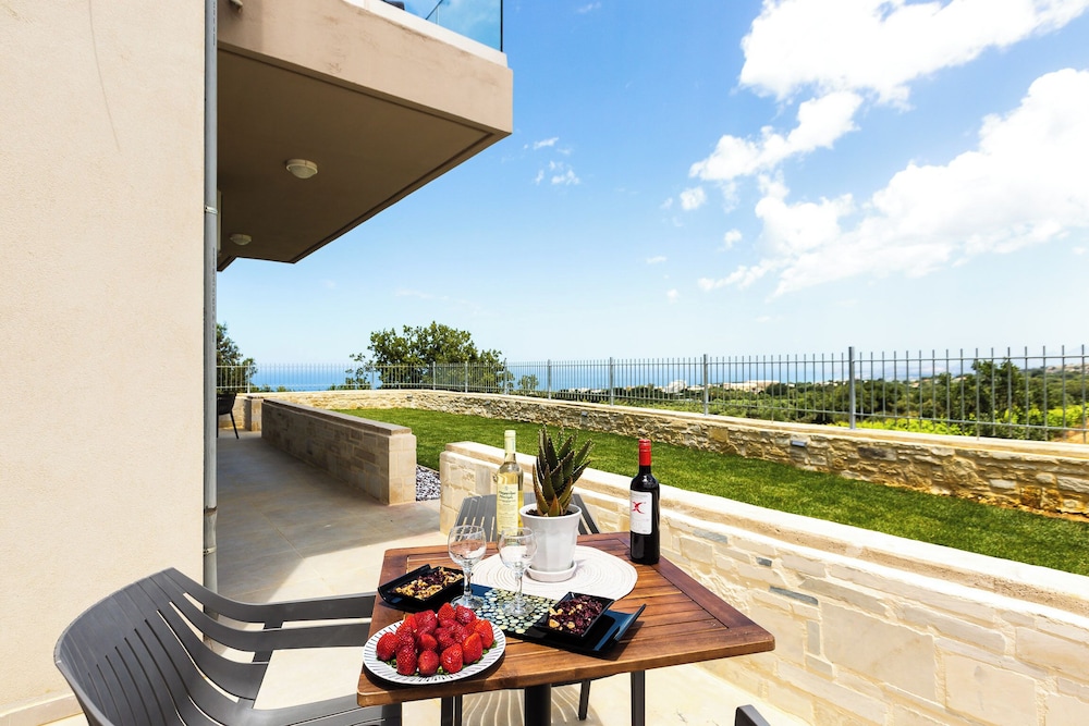 Superior Apartment, 1 Bedroom with Sea View (Ground level)