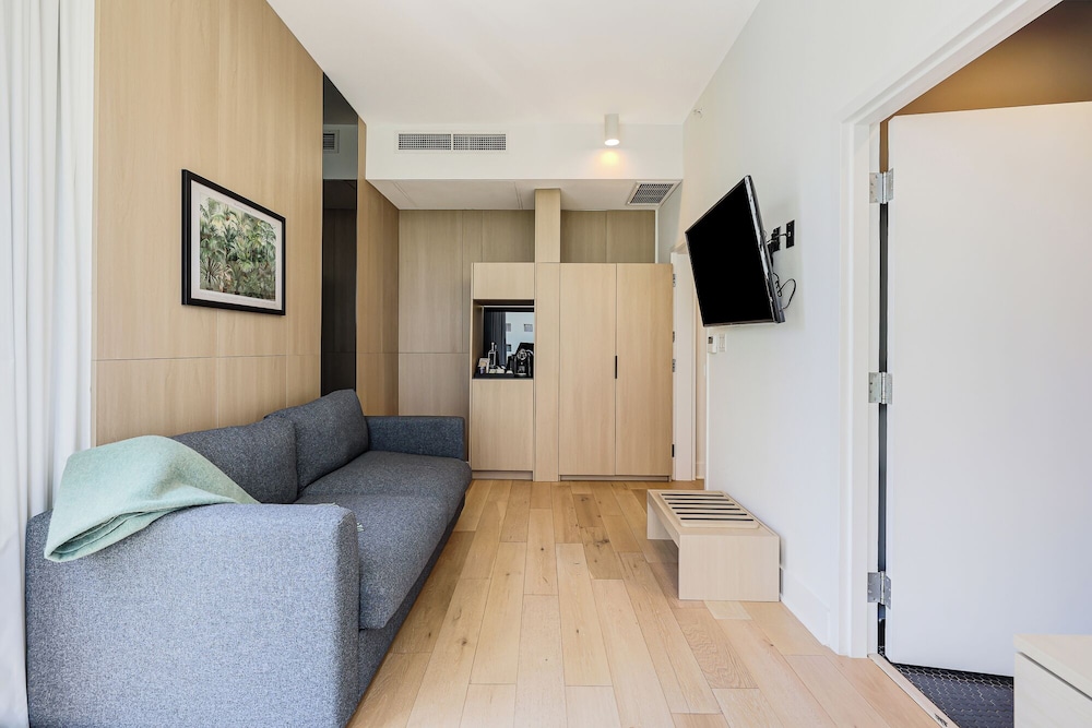 Premium Suite, City View, Corner thumbnail 5