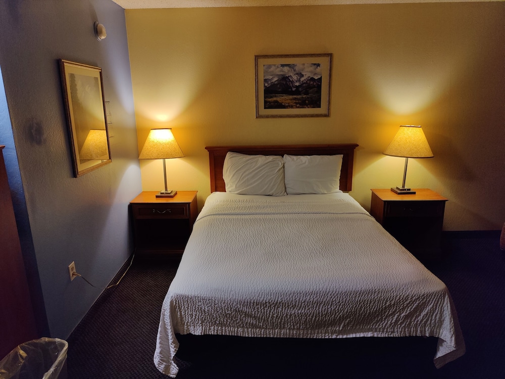 Standard Room, 1 Queen Bed, Non Smoking photo 2
