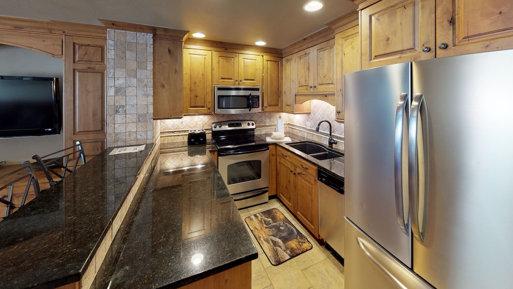 Condo, 2 Bedrooms (Platinum) - Photo 5