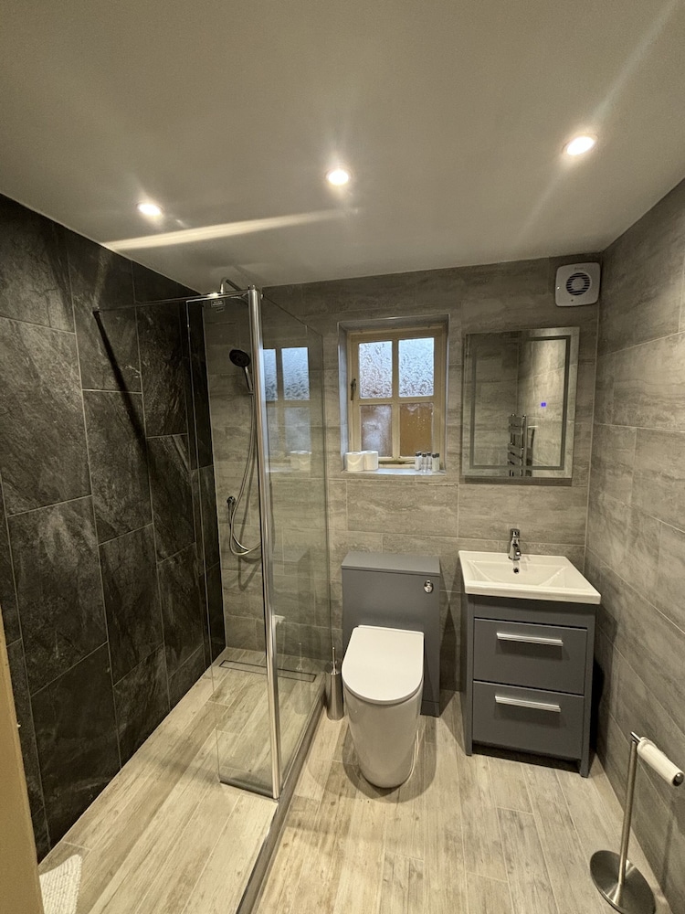 Double Room, Ensuite - Photo 4