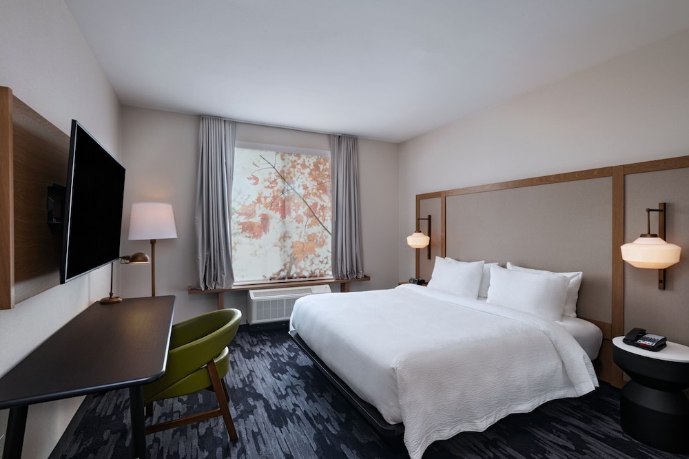 Room, 1 King Bed (Hearing Accessible) - Photo 2