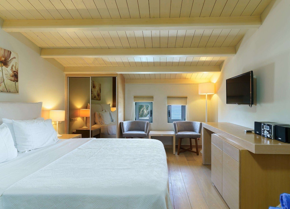 Family Room Split Level with Sea View photo 3