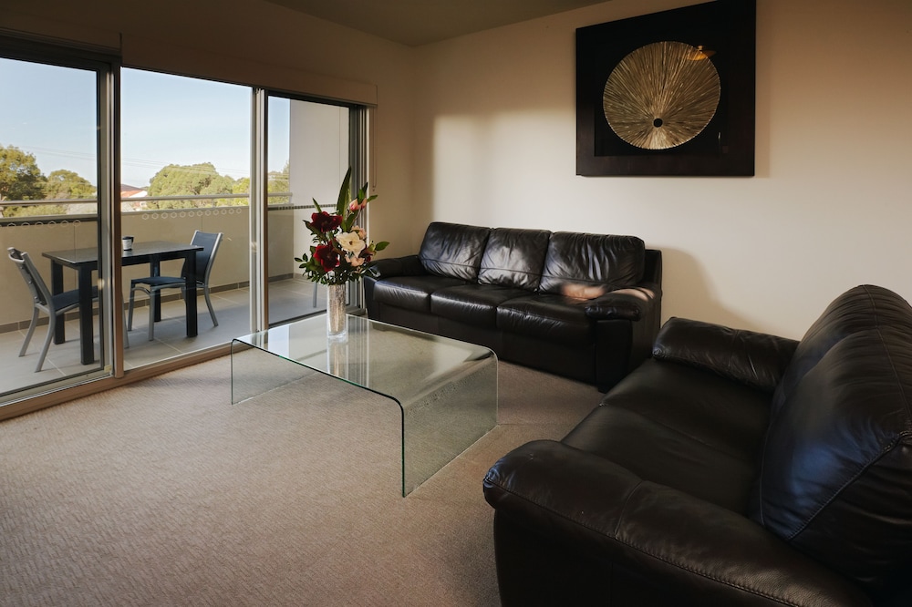 Executive Apartment, 3 Bedrooms, Kitchen, City View photo 3