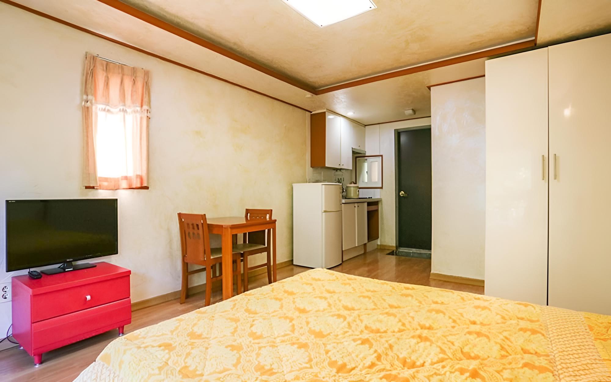 Room (Sky) photo 3