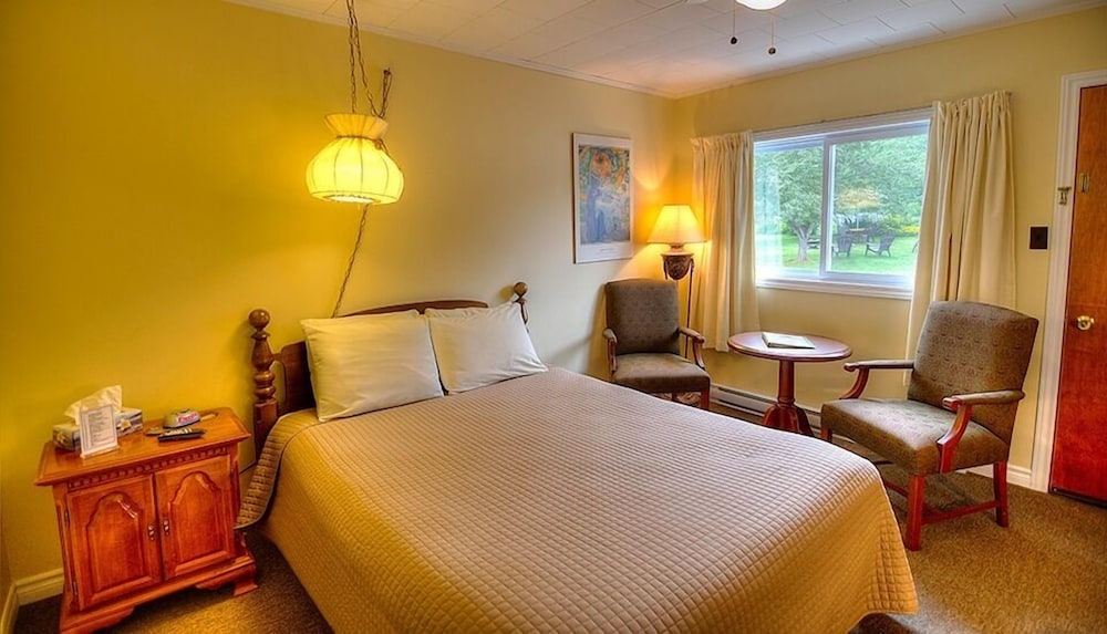 Standard Room, 1 Queen Bed