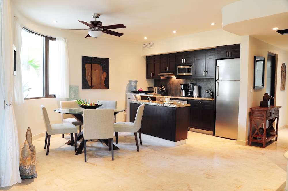 Deluxe Penthouse, 2 Bedrooms, Partial Ocean View - Photo 3
