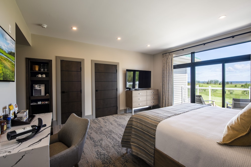 Golf Manor Suite