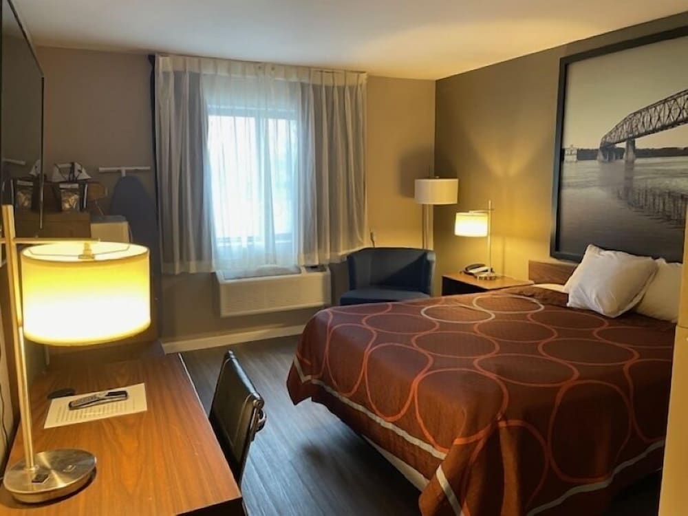 Room, 1 Queen Bed, Accessible, Non Smoking (Mobility) - Photo 1