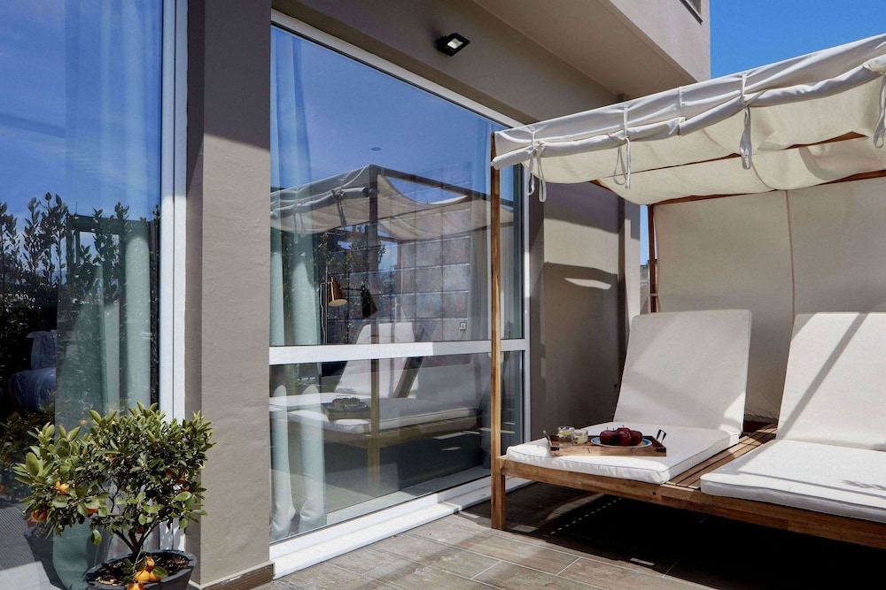 Deluxe Suite, Terrace (Acropolis View) photo 2