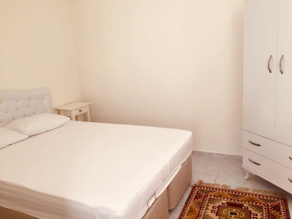 Basic Apartment photo 1