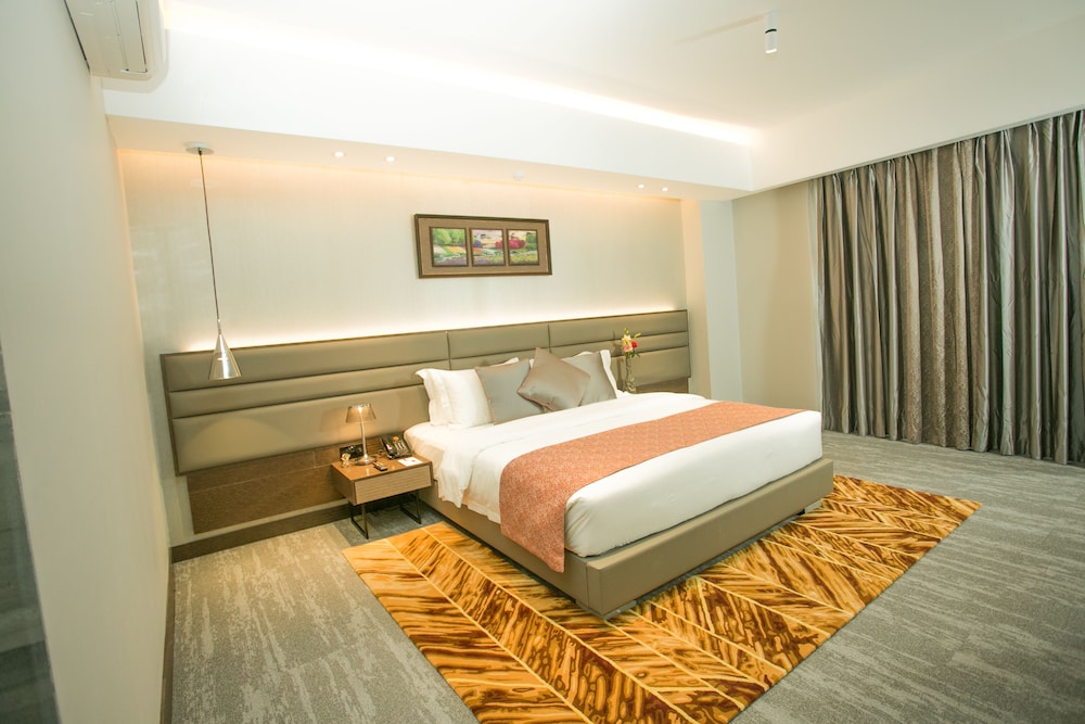 Premium Room, 1 King Bed, Balcony, City View