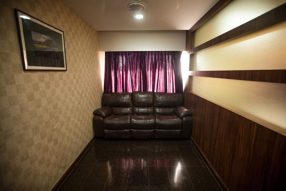 Executive Suite - Photo 10
