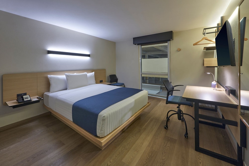 Standard Room, 1 Queen Bed - Photo 1
