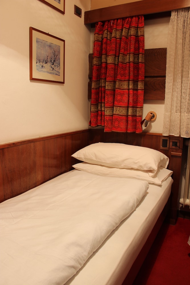 Small single room (4 square meters) photo 3