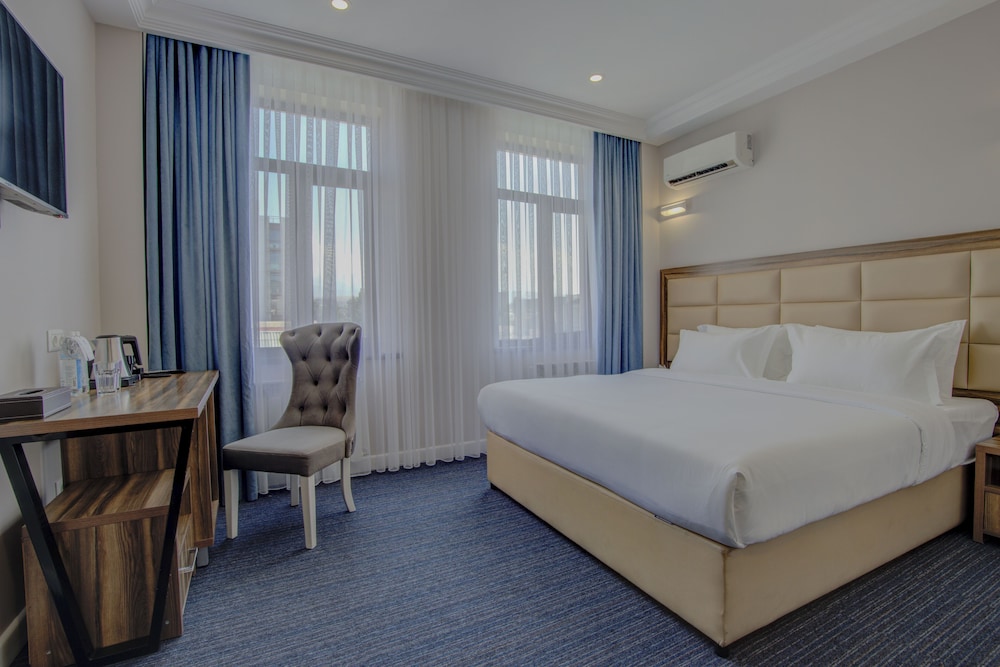 Standard Double Room, City View