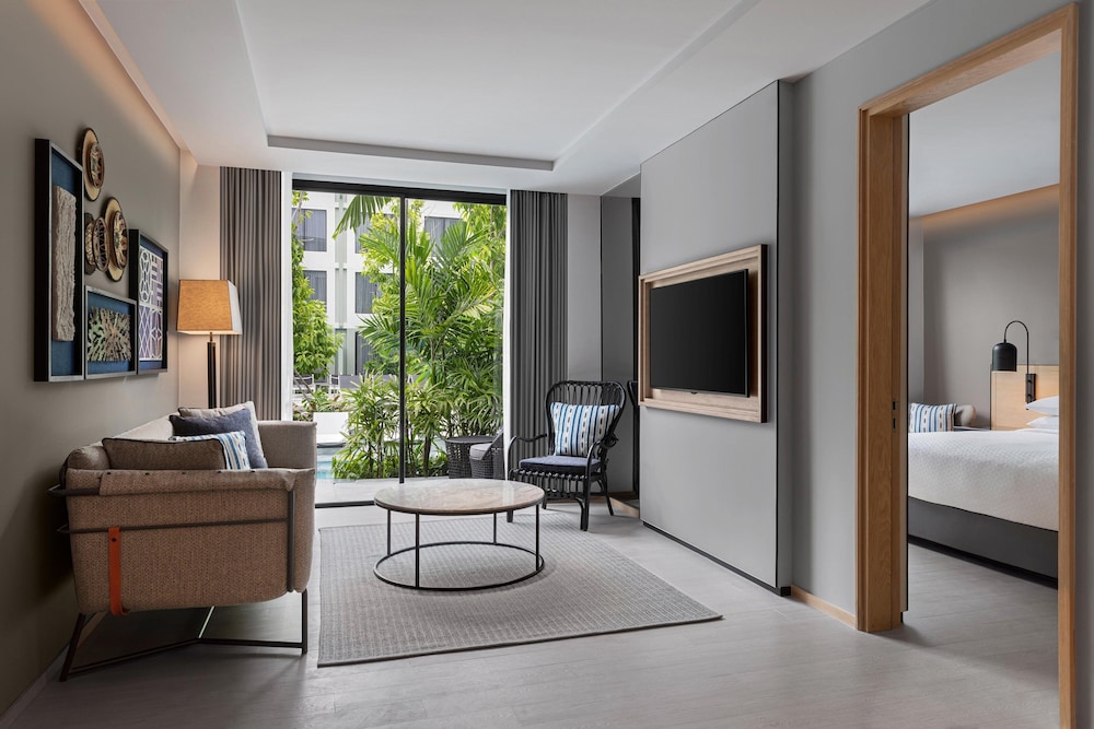 Suite, 1 Bedroom, Pool Access (Ground Floor)