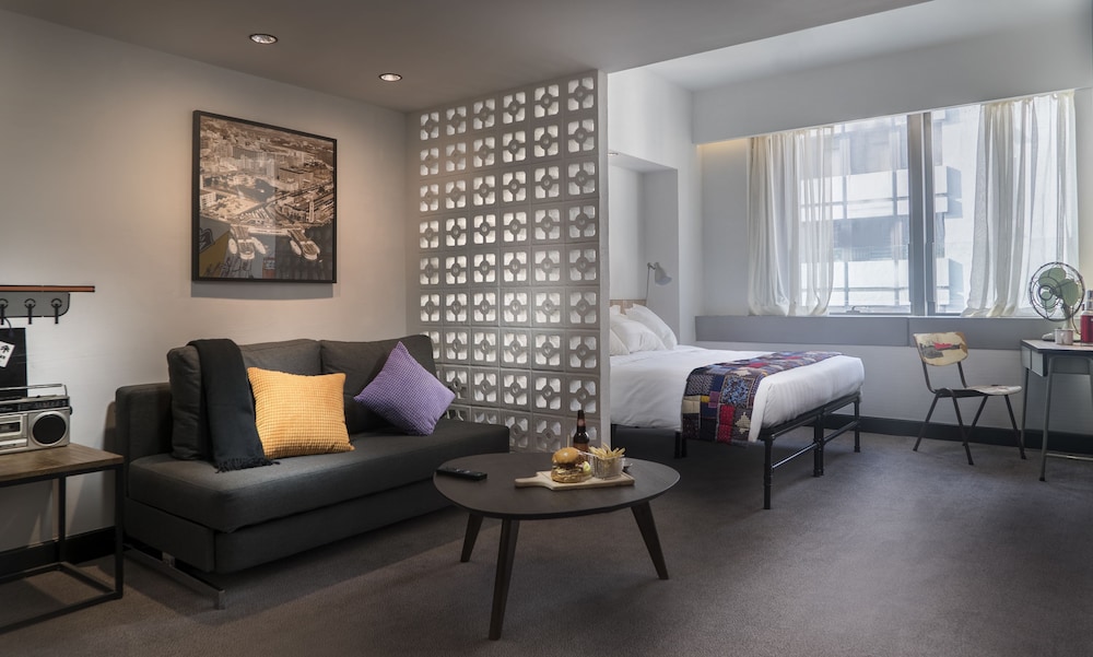 Studio Suite King with Sofa Bed photo 2