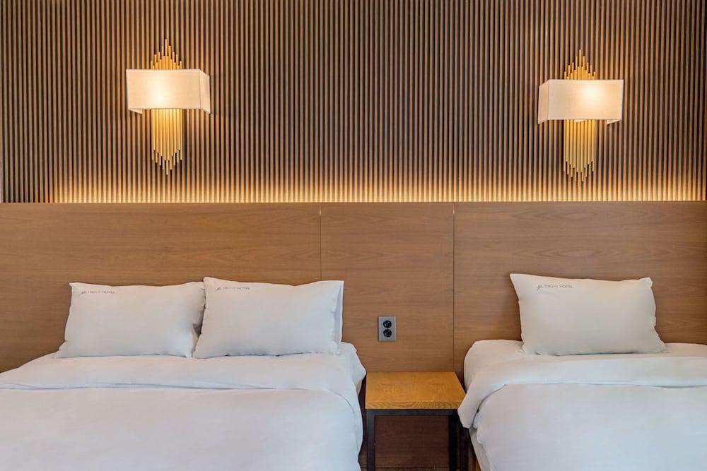 [Breakfast for 2 PKG]  Deluxe Twin Room photo 3