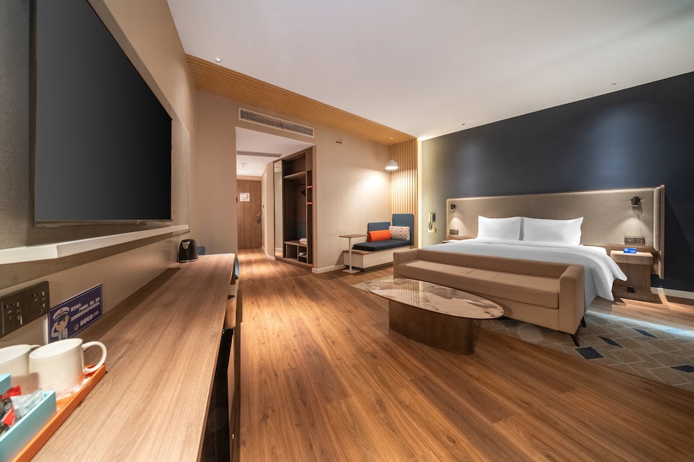 Standard Room, 1 King Bed (Extra Floor Space) photo 1