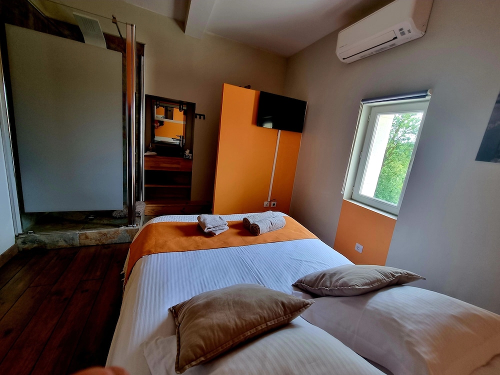 Comfort Double Room, 1 Double Bed, Private Bathroom, Garden View (Syrah) photo 3