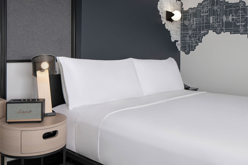 aloft, Room, 1 King Bed with Sofa bed - Photo 1