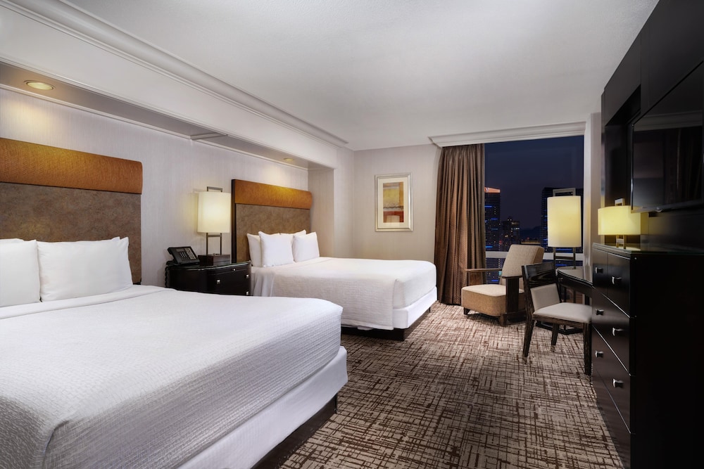 Strip View Room photo 3