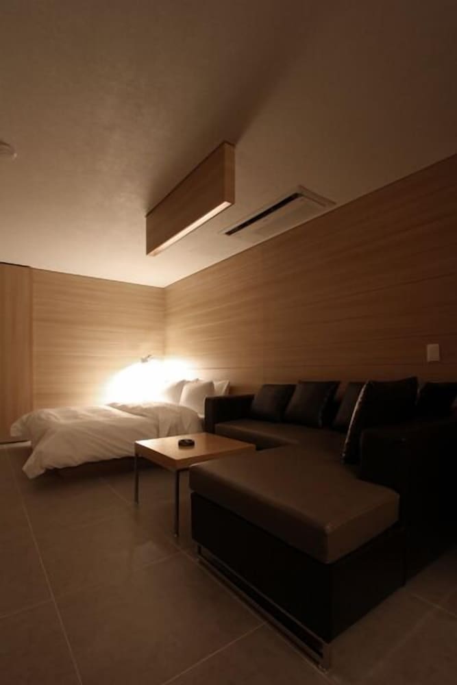 Deluxe Room (Check-in 12PM / 4PM on Saturday) photo 1