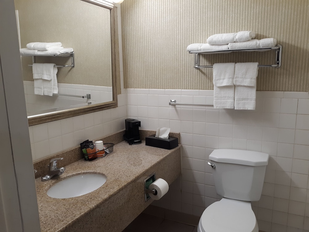 Standard Room, 2 Queen Beds, Non Smoking photo 3
