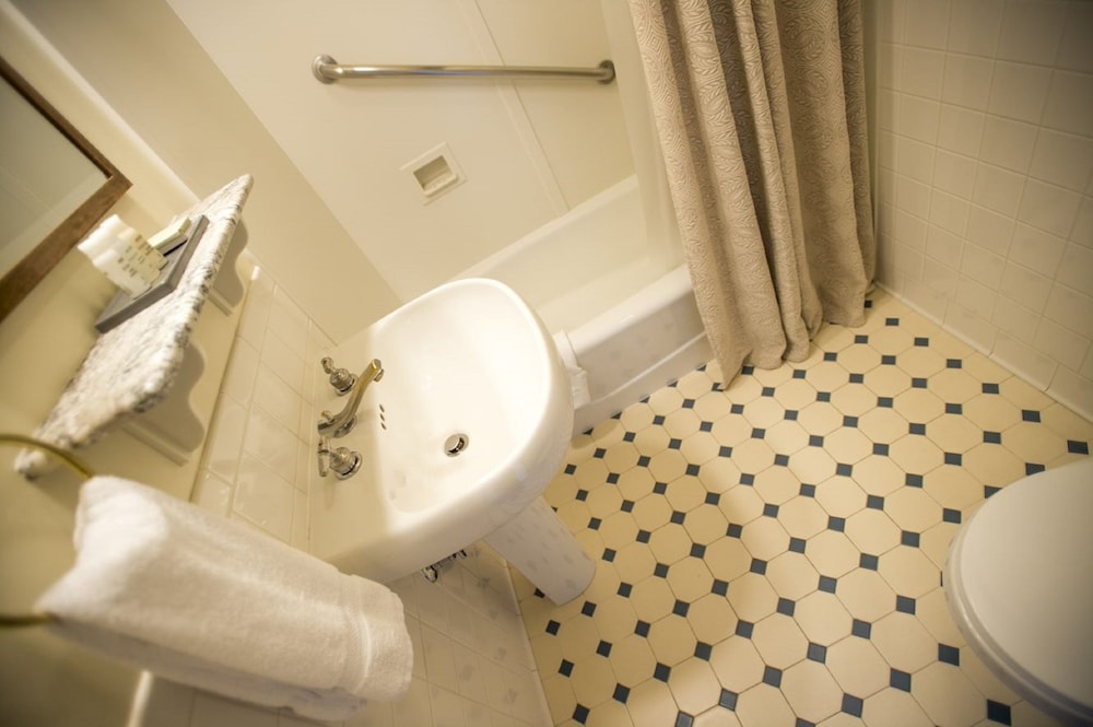 Signature Room, 1 Queen Bed - Photo 6