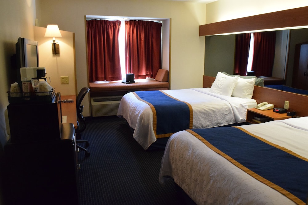 Basic Double Room, 2 Queen Beds, Accessible photo 2