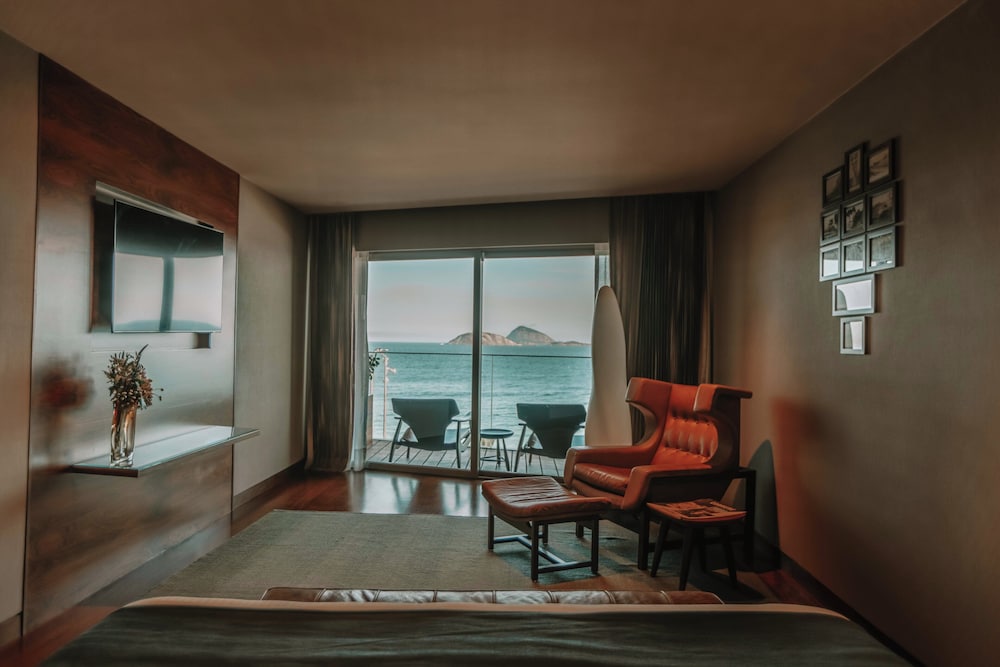 Deluxe Room, 1 King Bed, Oceanfront
