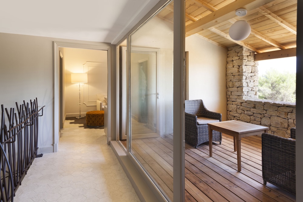 Suite - Photo 3