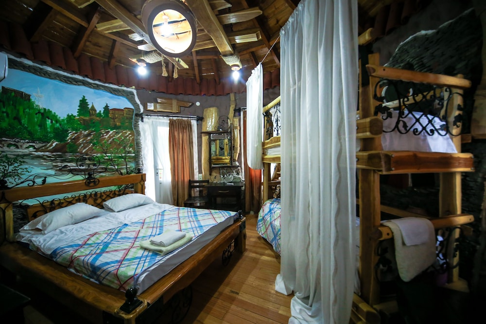 Family Room, Multiple Beds photo 2