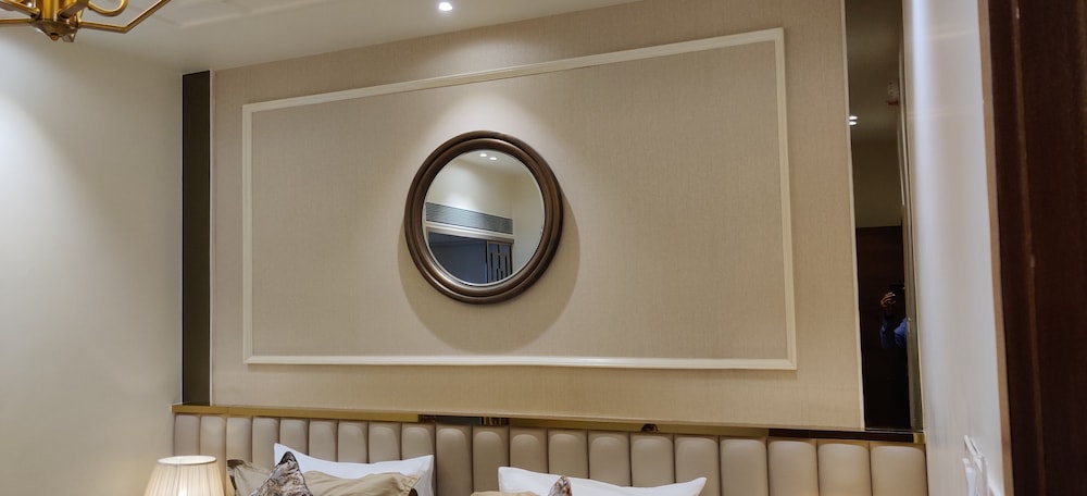 Deluxe Double or Twin Room - Photo 12