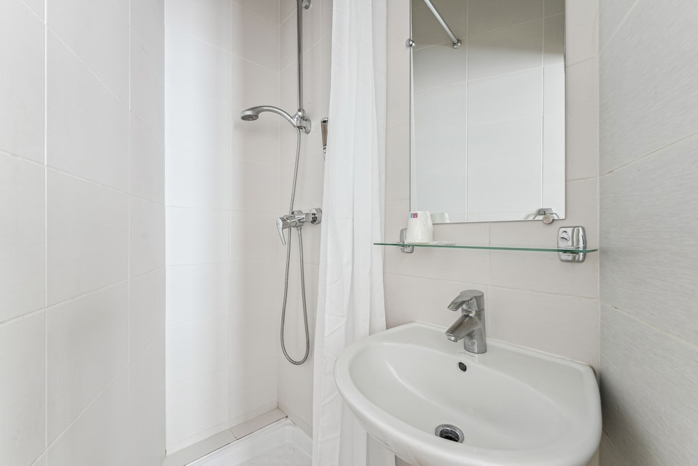 Classic Single Room, 1 Twin Bed, Private Bathroom photo 3